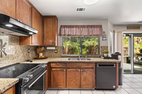 Kitchen - 1551 Arnell Pl, Manteca, CA 95337 photo 3 of 5