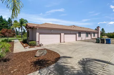 Exterior - 12701 Riding Trail Dr, Wilton, CA 95693 photo 4 of 9