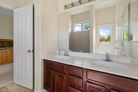 Bath - 12701 Riding Trail Dr, Wilton, CA 95693 photo 5 of 8