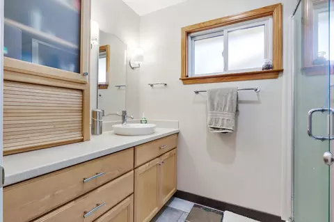 Bath - 2518 Loyola Dr, Davis, CA 95618 photo 1 of 3