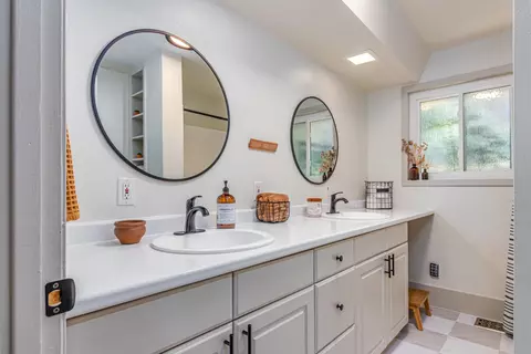 Bath - 383 Alpine Dr, Colfax, CA 95713 photo 1 of 4