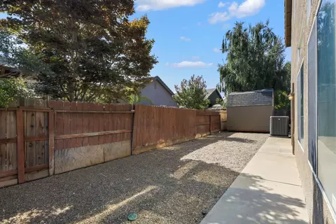 Exterior - 850 Evergreen Dr, Lodi, CA 95242 photo 5 of 8
