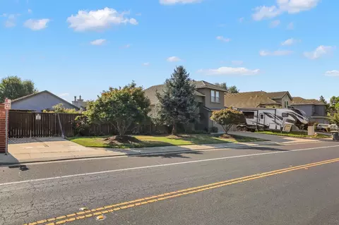Exterior - 850 Evergreen Dr, Lodi, CA 95242 photo 3 of 8