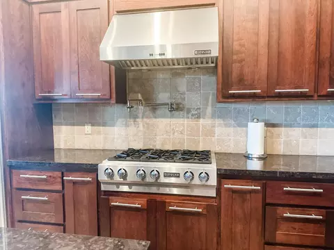 Kitchen - 5569 Tegner Rd, Hilmar, CA 95324 photo 8 of 14