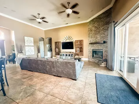 Living - 5569 Tegner Rd, Hilmar, CA 95324 photo 5 of 5