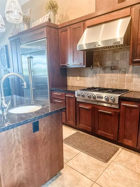 Kitchen - 5569 Tegner Rd, Hilmar, CA 95324 photo 9 of 14