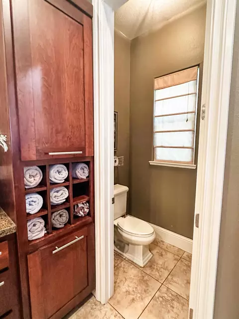 Bath - 5569 Tegner Rd, Hilmar, CA 95324 photo 4 of 11