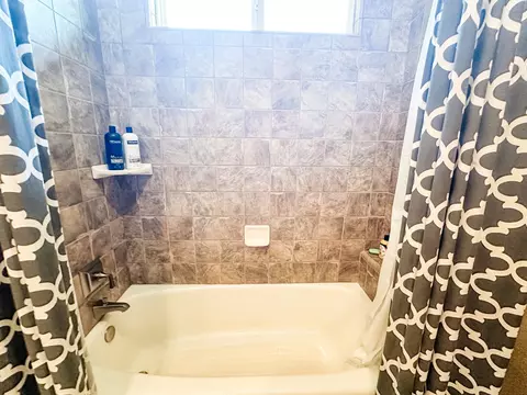 Bath - 5569 Tegner Rd, Hilmar, CA 95324 photo 10 of 11