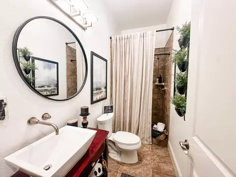Bath - 5569 Tegner Rd, Hilmar, CA 95324 photo 1 of 11