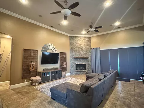 Living - 5569 Tegner Rd, Hilmar, CA 95324 photo 2 of 5