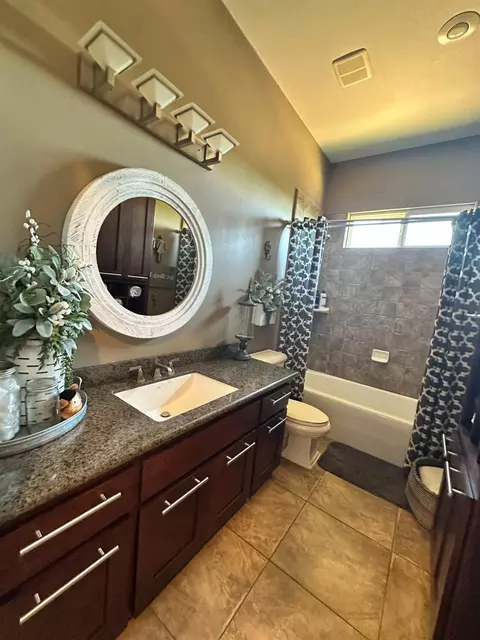 Bath - 5569 Tegner Rd, Hilmar, CA 95324 photo 9 of 11