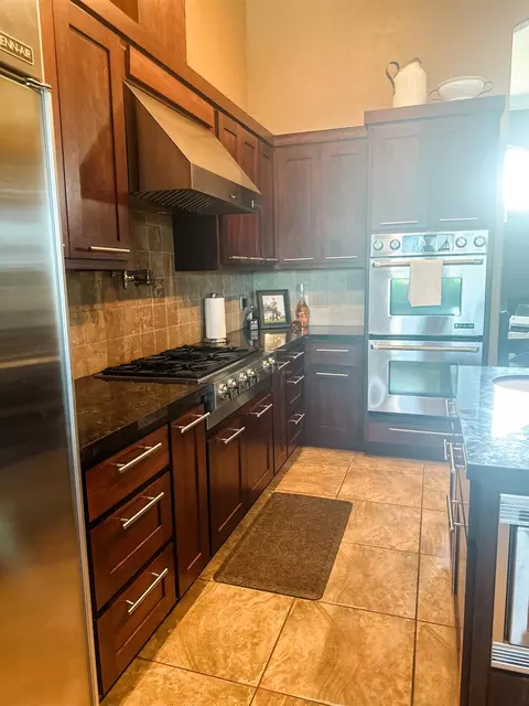Kitchen - 5569 Tegner Rd, Hilmar, CA 95324 photo 7 of 14