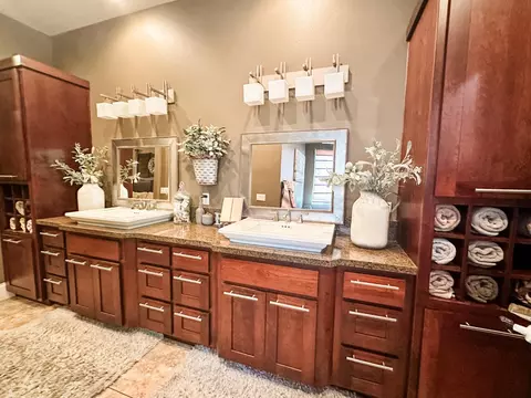 Bath - 5569 Tegner Rd, Hilmar, CA 95324 photo 3 of 11