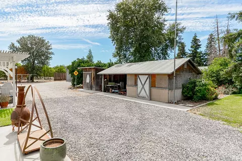 Exterior - 4806 Hammett Rd, Modesto, CA 95358 photo 7 of 13