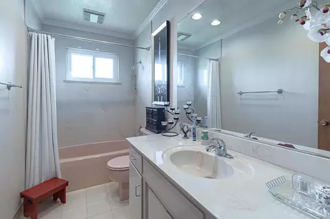 Bath - 4806 Hammett Rd, Modesto, CA 95358 photo 4 of 4