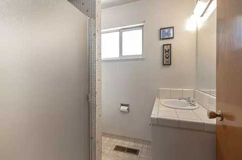 Bath - 4806 Hammett Rd, Modesto, CA 95358 photo 1 of 4