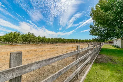 Exterior - 4806 Hammett Rd, Modesto, CA 95358 photo 6 of 13