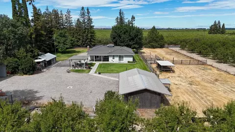 Exterior - 4806 Hammett Rd, Modesto, CA 95358 photo 11 of 13