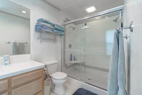 Bath - 4806 Hammett Rd, Modesto, CA 95358 photo 2 of 4