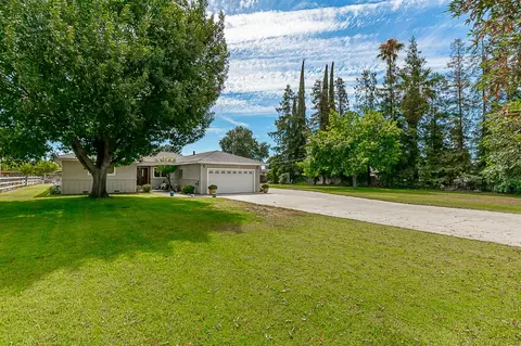 Exterior - 4806 Hammett Rd, Modesto, CA 95358 photo 4 of 13