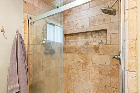 Bath - 5225 5th St, Rocklin, CA 95677 photo 3 of 3