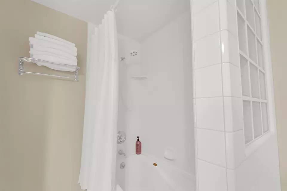 Bath - 800 Rebecca Dr, Boulder Creek, CA 95006 photo 2 of 3