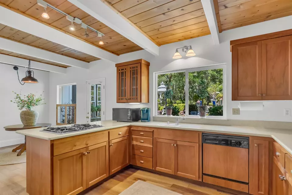 Kitchen - 800 Rebecca Dr, Boulder Creek, CA 95006 photo 3 of 4
