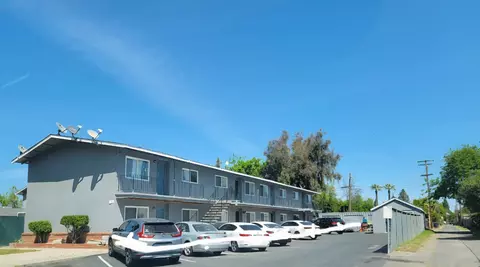 720 Brighton Ave, Modesto, CA 95355 photo 1