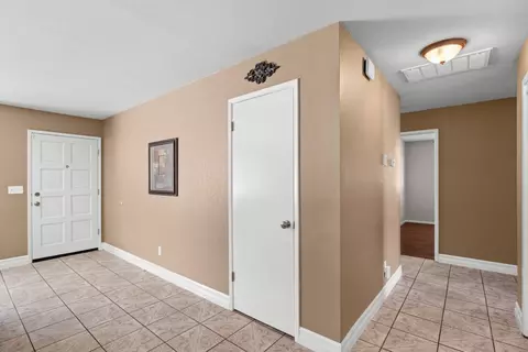 Entry Way - 2043 Poland Rd, Modesto, CA 95358 photo 3 of 4