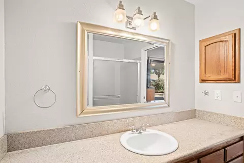 Bath - 2043 Poland Rd, Modesto, CA 95358 photo 2 of 3