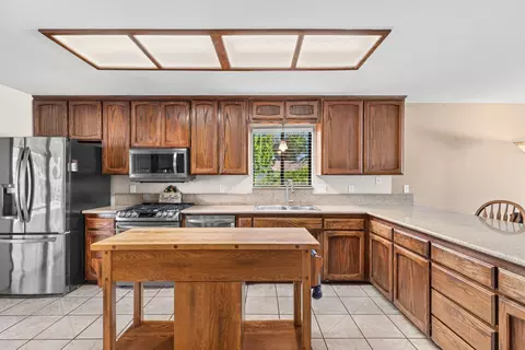 Kitchen - 2043 Poland Rd, Modesto, CA 95358 photo 3 of 4