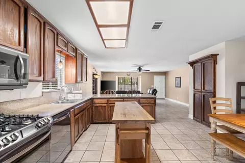 Entry Way - 2043 Poland Rd, Modesto, CA 95358 photo 2 of 4