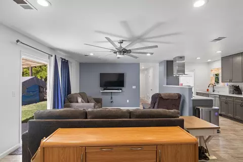 1904 Hunt Ave, Modesto, CA 95350 photo 13