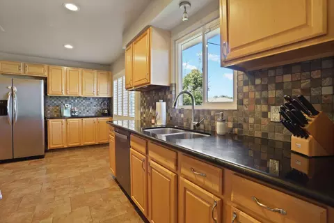 Kitchen - 1133 S Orange Ave, Lodi, CA 95240 photo 2 of 8