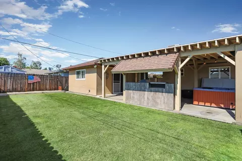 Exterior - 1133 S Orange Ave, Lodi, CA 95240 photo 7 of 11