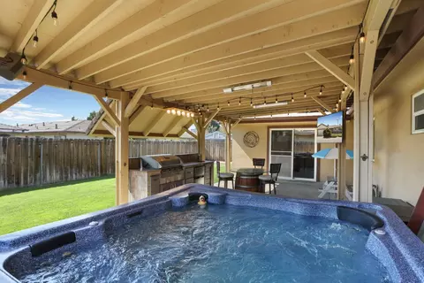 Exterior - 1133 S Orange Ave, Lodi, CA 95240 photo 5 of 11