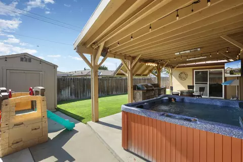 Exterior - 1133 S Orange Ave, Lodi, CA 95240 photo 6 of 11