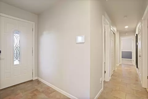 Entry Way - 1133 S Orange Ave, Lodi, CA 95240 photo 2 of 2