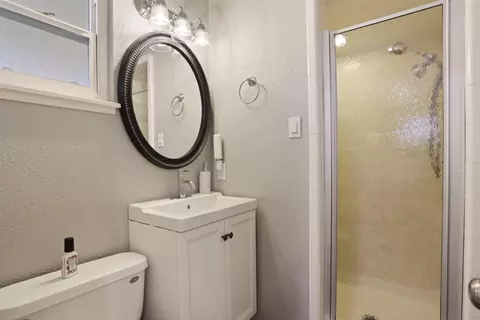 Bath - 1133 S Orange Ave, Lodi, CA 95240 photo 2 of 3