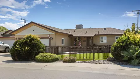 Exterior - 1133 S Orange Ave, Lodi, CA 95240 photo 3 of 11