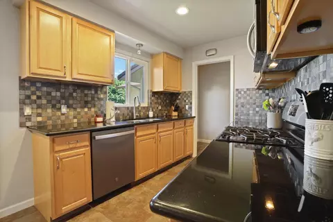 Kitchen - 1133 S Orange Ave, Lodi, CA 95240 photo 4 of 8
