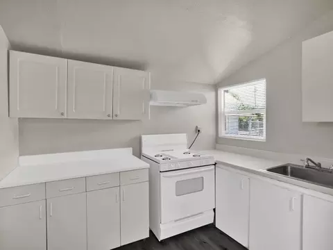 Kitchen - 613 14th St, Modesto, CA 95354 photo 1 of 1