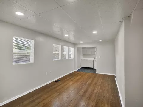 Living - 613 14th St, Modesto, CA 95354 photo 4 of 6