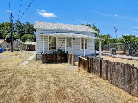 Exterior - 613 14th St, Modesto, CA 95354 photo 4 of 5