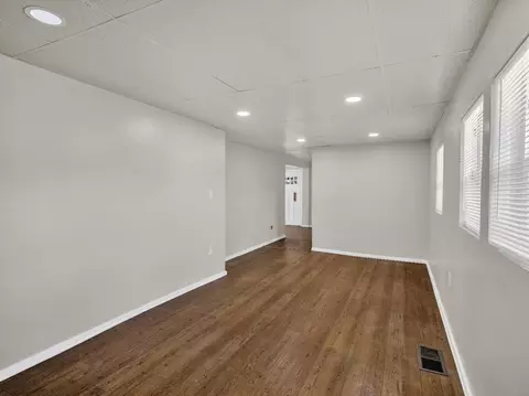 Living - 613 14th St, Modesto, CA 95354 photo 3 of 6