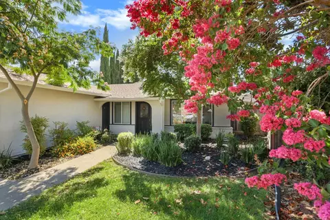 800 Buckingham Dr, Manteca, CA 95336 photo 2