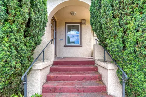 1320 67th St, Berkeley, CA 94702 photo 4