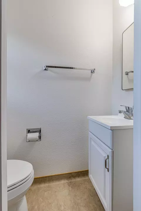 Bath - 1510 Barnett Cir, Carmichael, CA 95608 photo 4 of 4