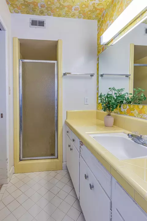 Bath - 1510 Barnett Cir, Carmichael, CA 95608 photo 2 of 4