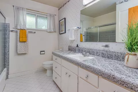 Bath - 1510 Barnett Cir, Carmichael, CA 95608 photo 3 of 4